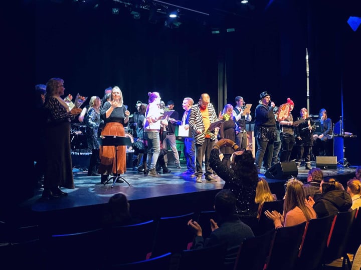 Alla deltagarna på scenen på Funkisfestivalen Vallentuna 2026